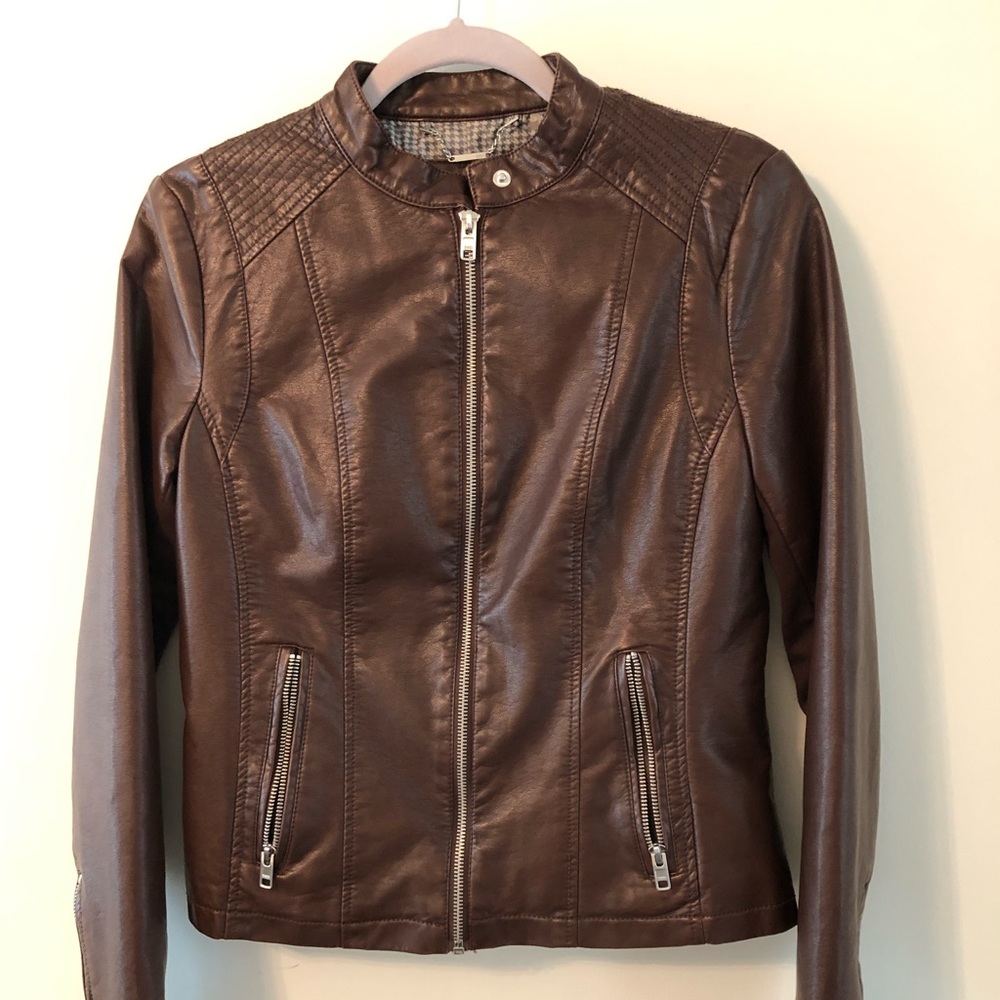 LEATHER JACKET- HIGH QUALITY BARELY WORN